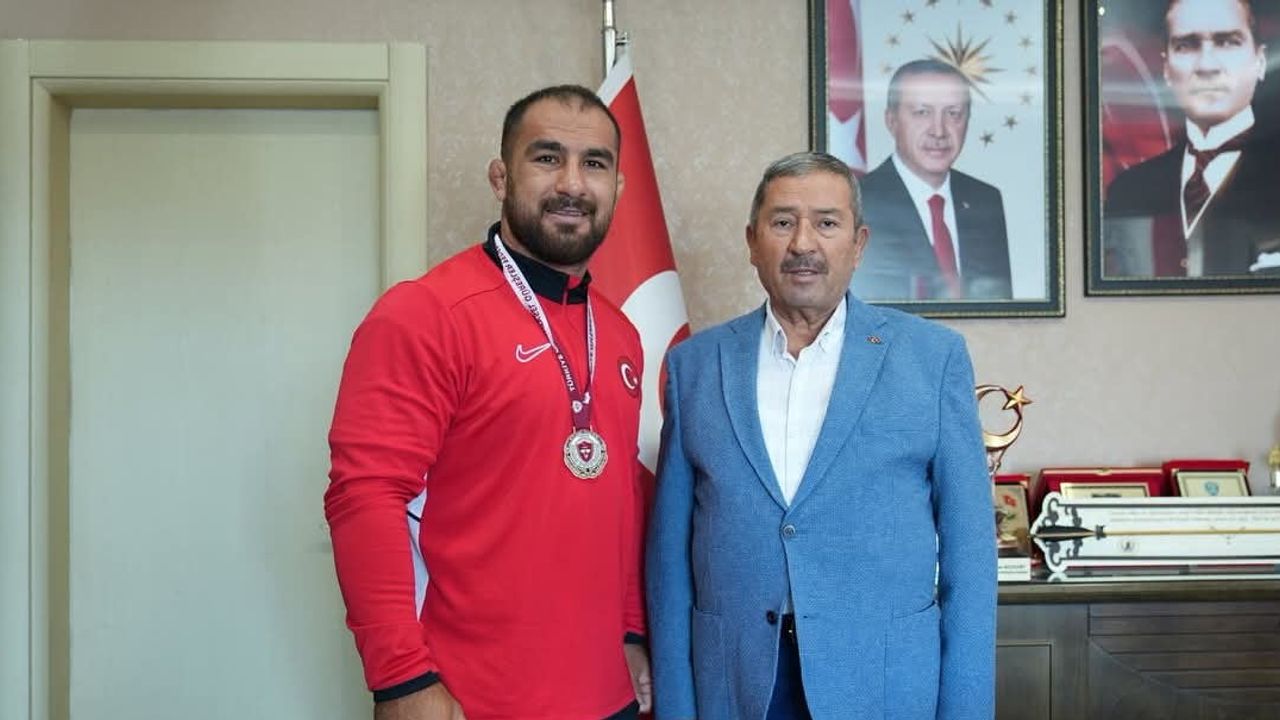 Darende belediye başkanından Feyzullah Aktürk'e kutlama