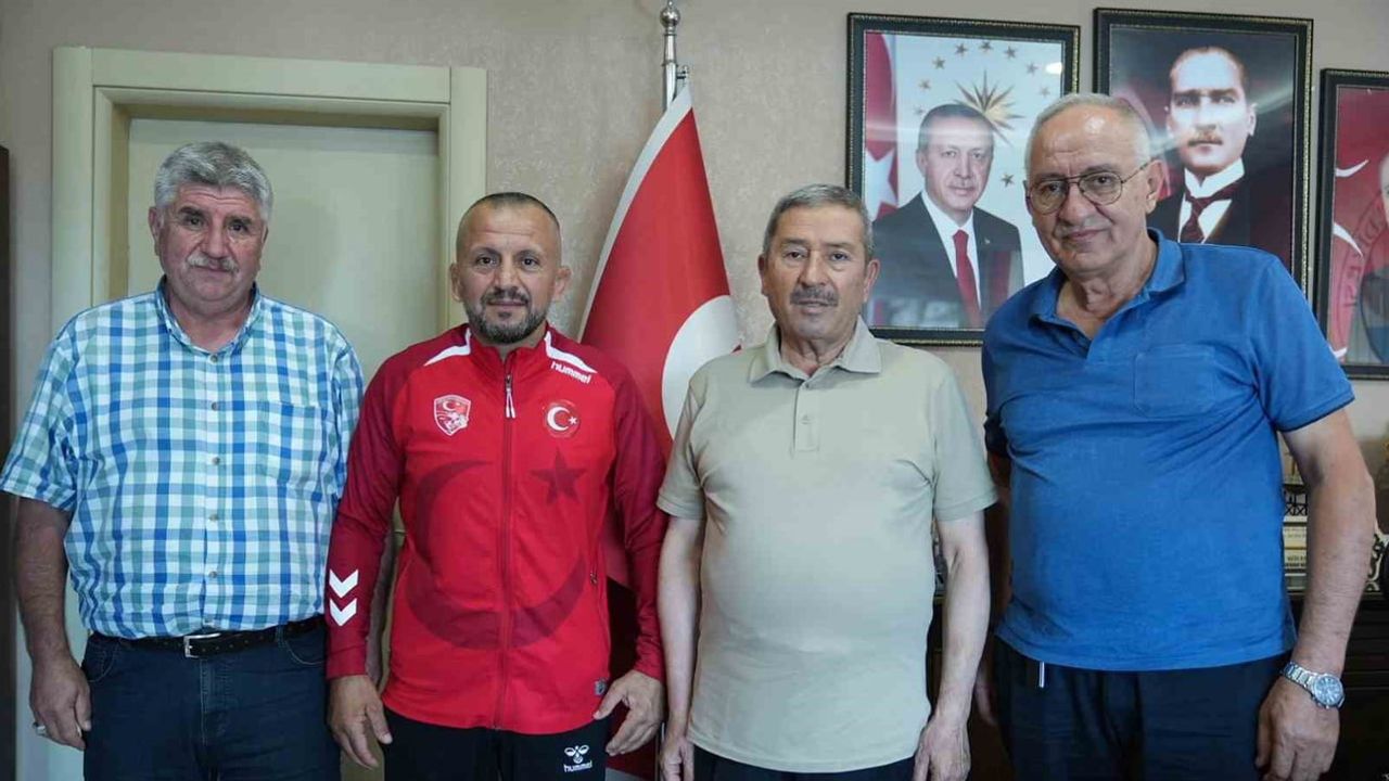 Darende'de dünya şampiyonu Semih Özdemir'e belediyeden onur ziyareti