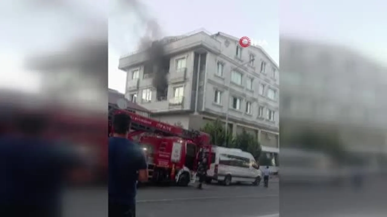 Darıca'da mutfak yangını söndürülürken pencerede patlama