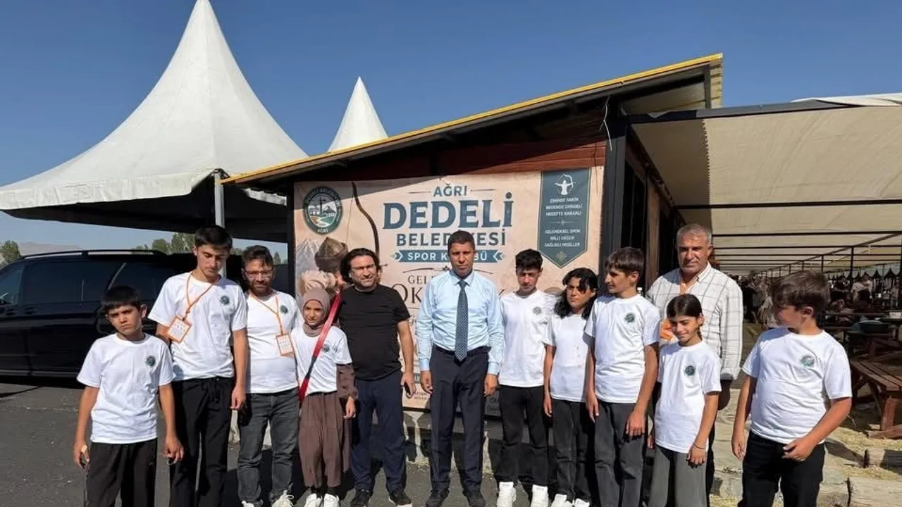 Dedeli'de ok ve tarih buluşması: Malazgirt ruhu stantta yaşatıldı