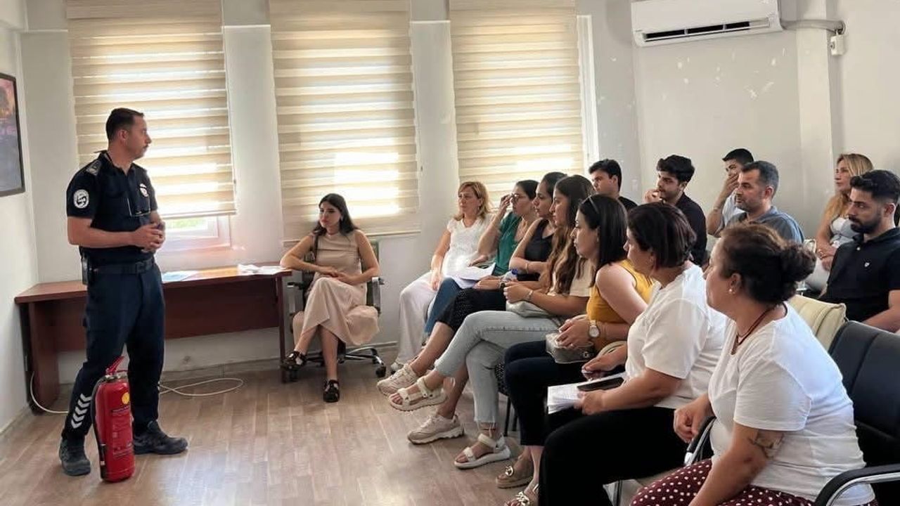 Defne’de sağlık çalışanlarına uygulamalı yangın ve ilk müdahale eğitimi