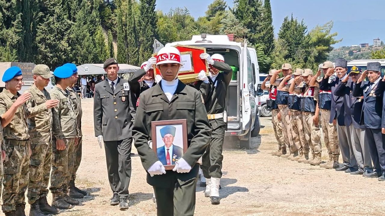 Defne'de veda: Kıbrıs gazisi Davut Gökaslan toprağa verildi