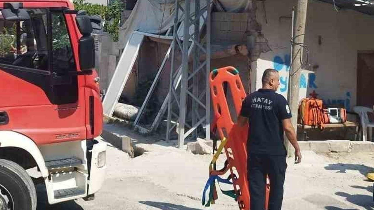 Defne Samankaya'da elektrik direğine asılı ceset otopsi için kaldırıldı