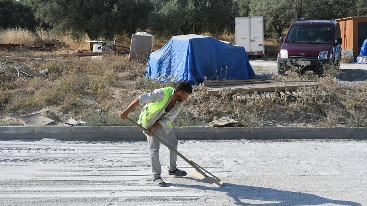 Değirmendere 840 sokakta 6 bin metrekarelik yeni yol çalışması