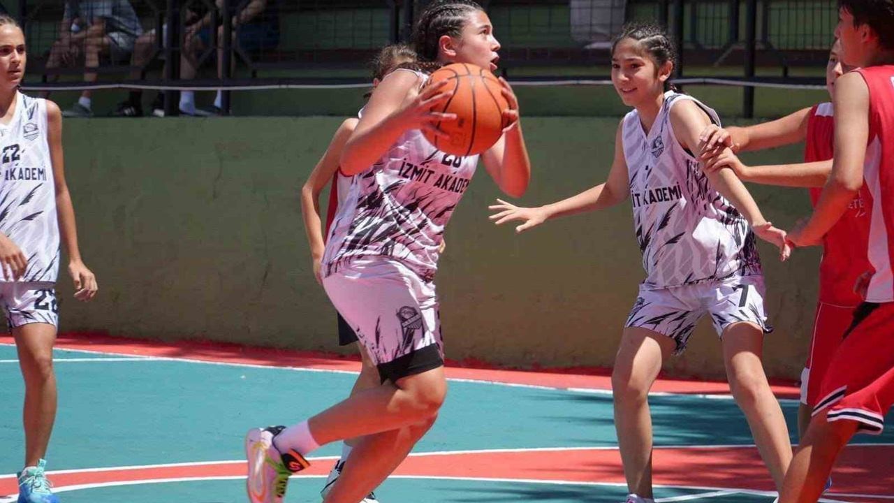 Değirmendere sahilinde basketbol coşkusu başladı