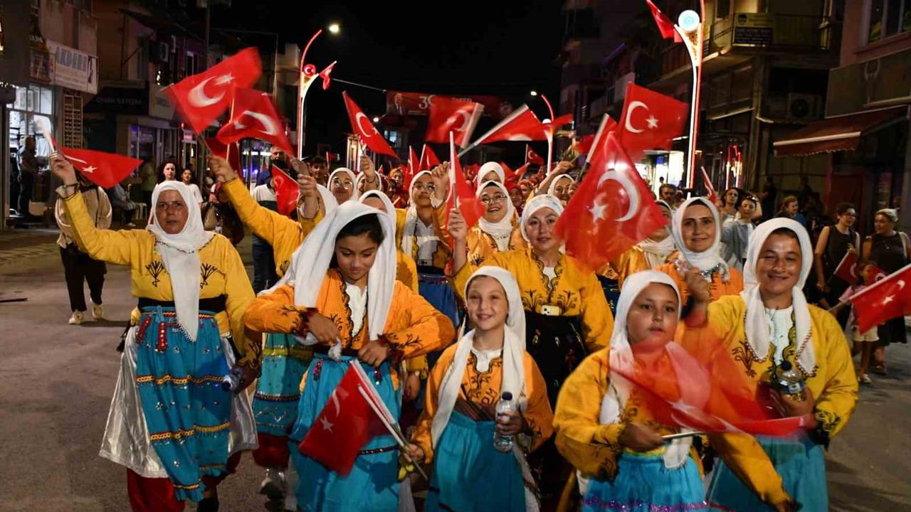 Demirci'de beş günlük kurtuluş şöleni kortejle başladı