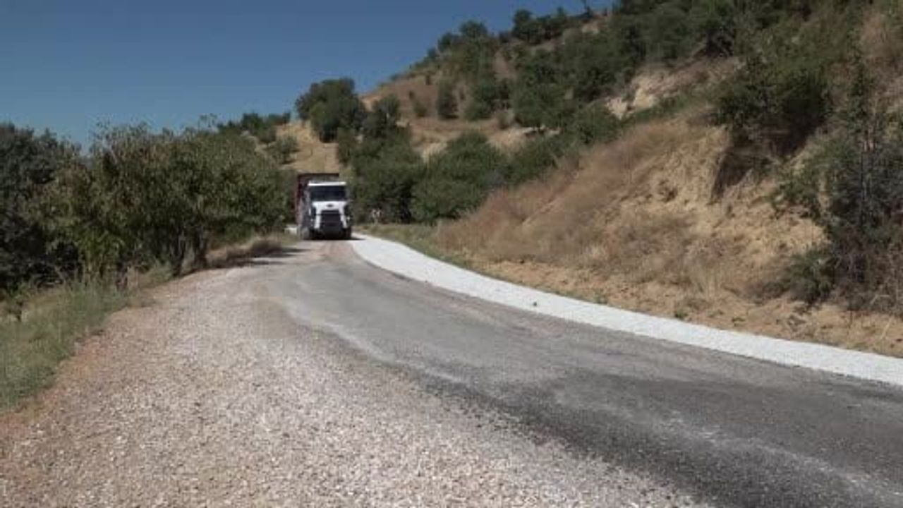 Demirci'de kışa hazırlık: 45 kilometrelik kırsal yol ağı yenileniyor