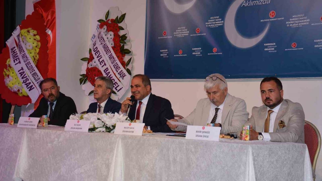 Demirci'de tecrübe öne çıktı: Veysel Çınar MHP ilçe başkanı seçildi