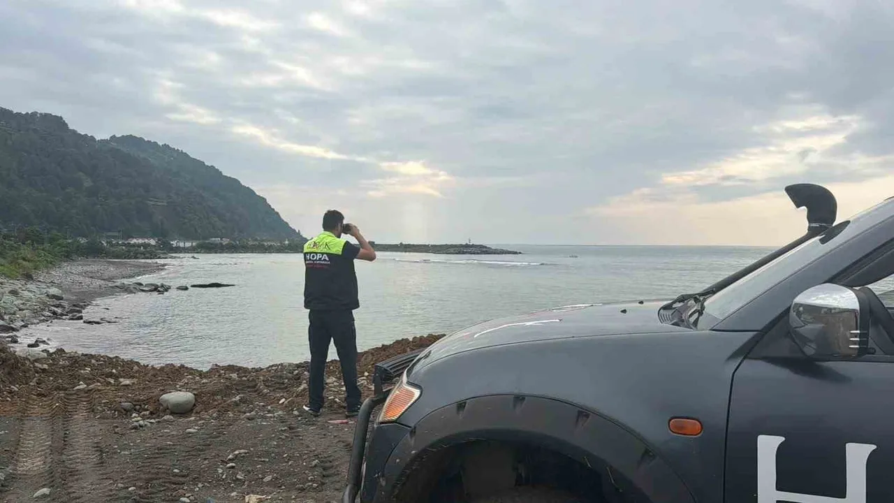 Deniz akıntısı Artvin kıyılarına taşıdı: 10 yaşındaki çocuğun arama çalışmaları genişletildi