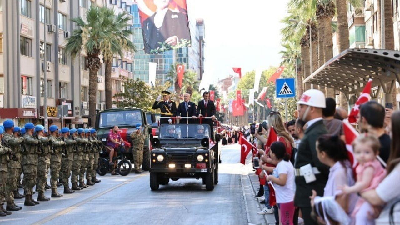 Denizli'de ulusun 30 Ağustos coşkusu valilik önünde yaşandı