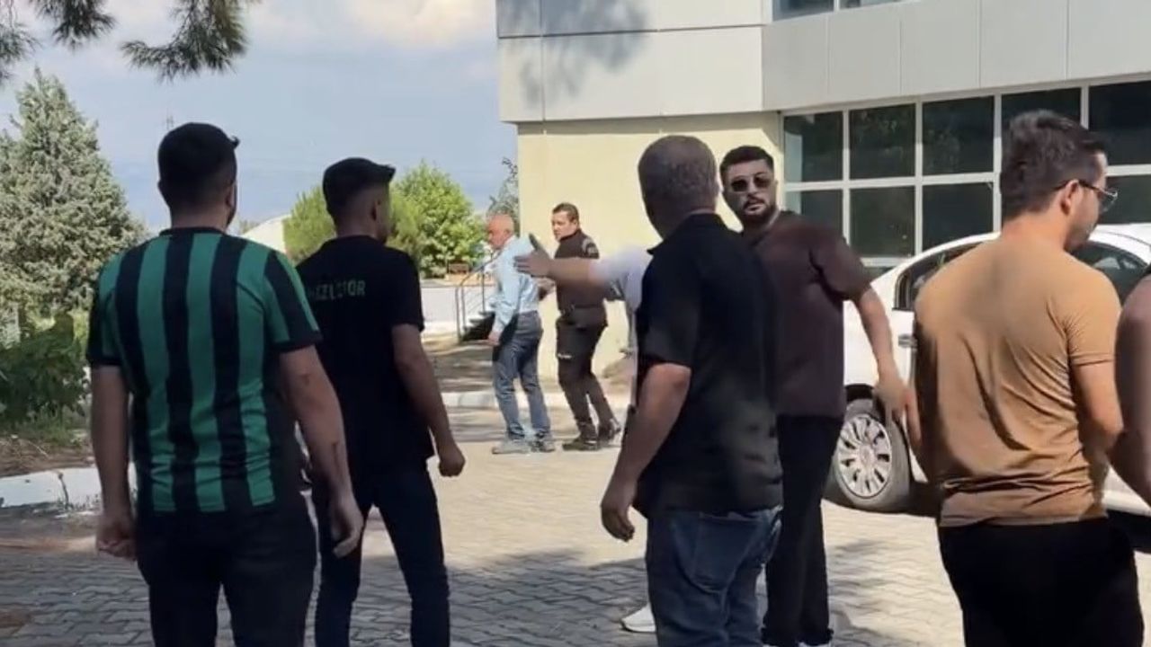 Denizlispor'da bayrak gerilimi: tesis önünde polis araya girdi