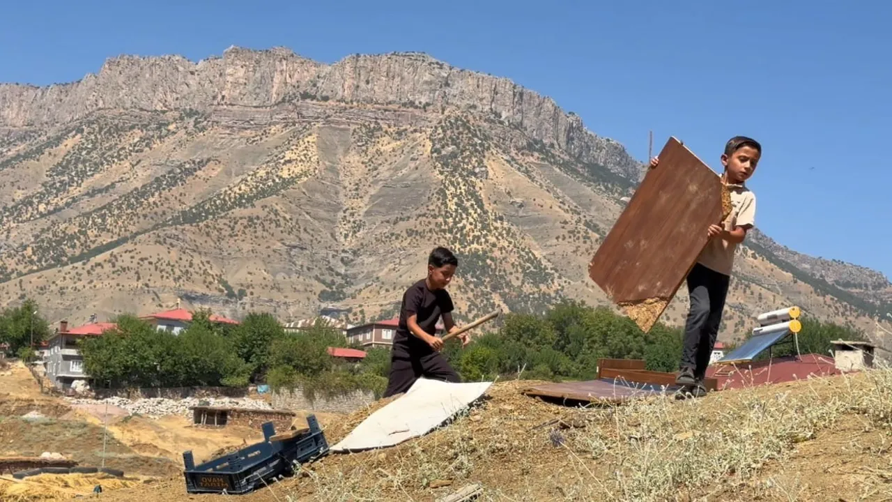 Derecik’te miniklerden yetkililere park çağrısı