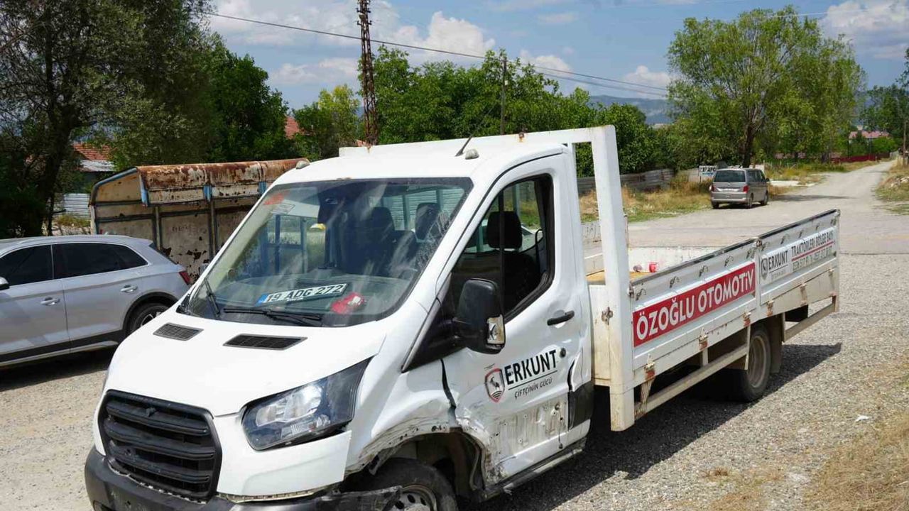 Dereköy mevkiinde trafik kazası: otomobilde üç yaralı