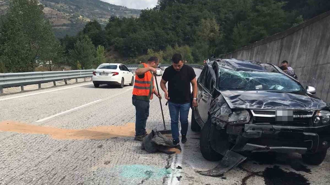 Devrek'te yağış ve çarpışma iki ayrı kazaya yol açtı: 2 yaralı