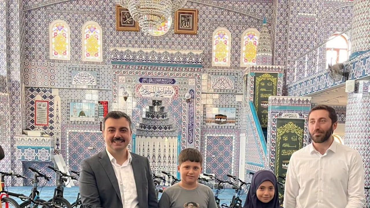dicle kaymakamı Atış, yaz Kur'an kursu kapanışında öğrencilere ödül verdi
