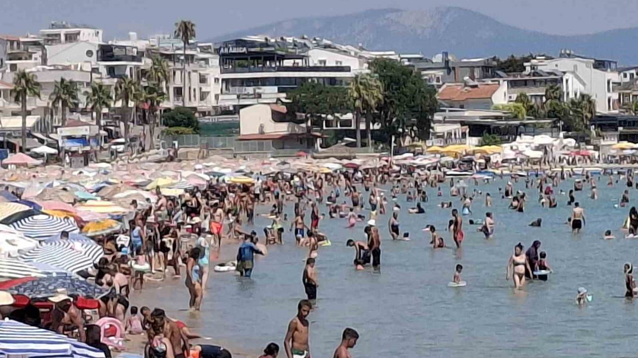 Didim'de Altınkum doldu; yaz sıcakları hayatı sahile taşıdı