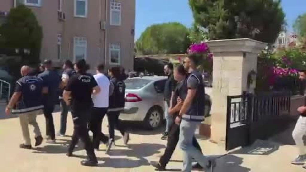 Didim'de makilik alanda yakalanan 11 düzensiz göçmenin organizatörleri tutuklandı