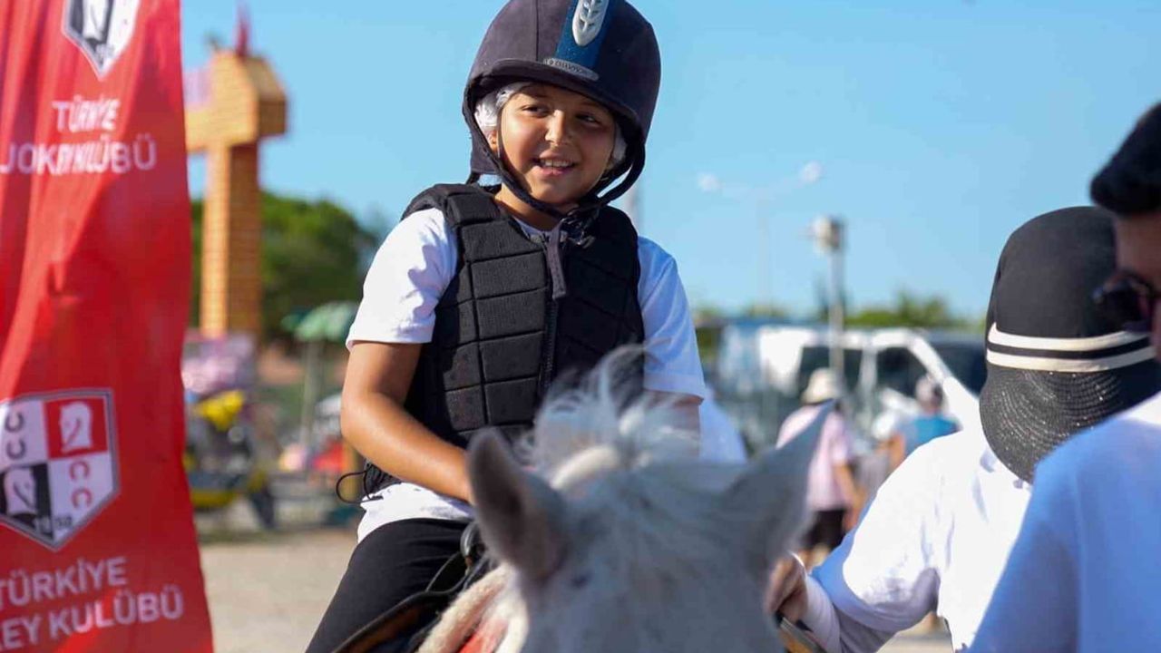 Didim'de miniklere doğal keşif: Pony Club ile atlarla ilk tanışma