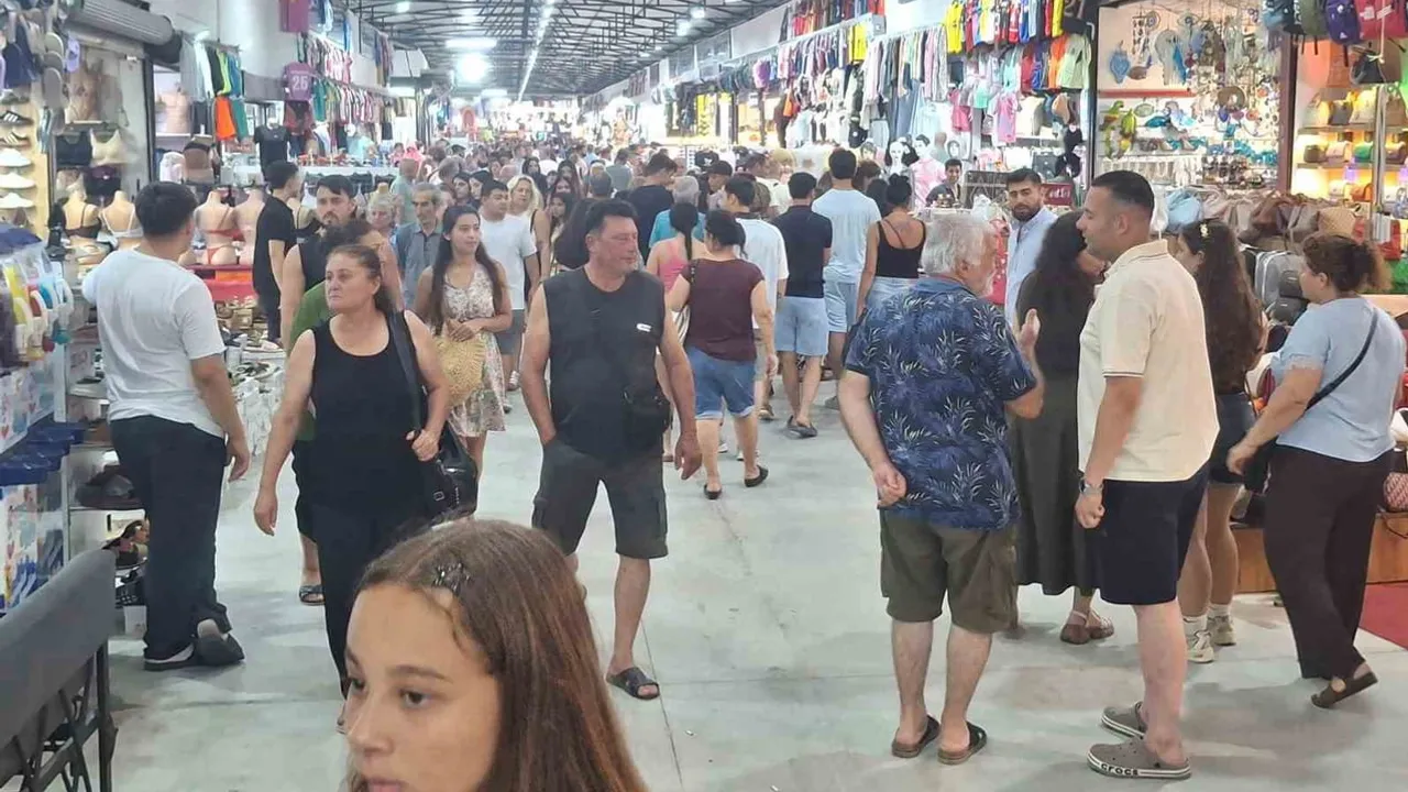 Didim'de yaz akşamlarının buluşma noktası: Mavişehir Pazar Yeri