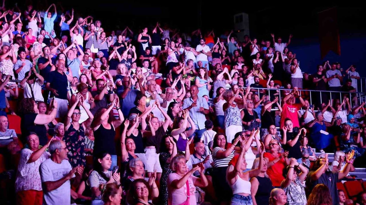 Didim gecesi: Gece Yolcuları ile yaz akşamı coşkusu