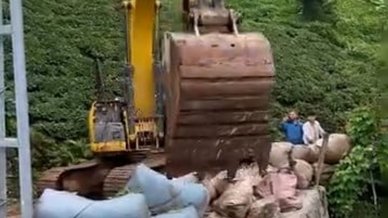 dik yamaçlarda iş makinesiyle çay taşıma: üreticinin pratik çözümü