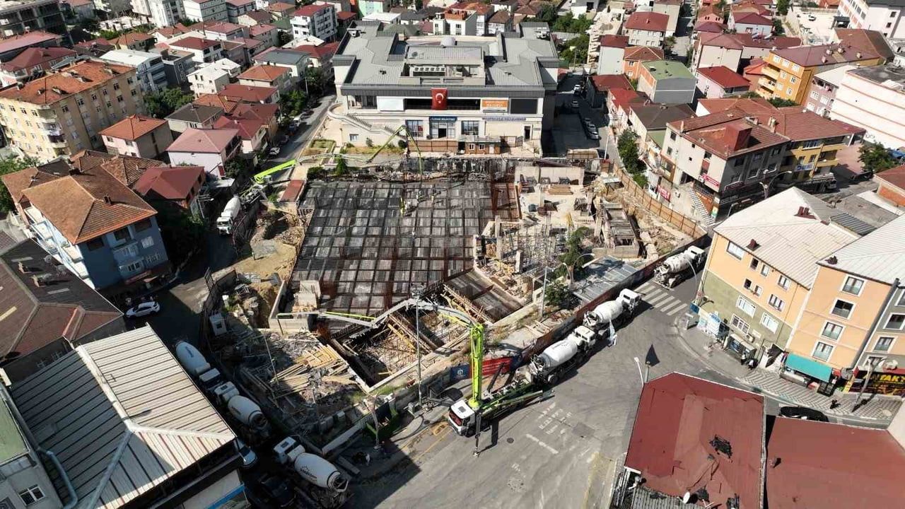 Dilovası kent meydanı'nda bodrum kat tamamlandı, yapının ilerleyişi sürüyor