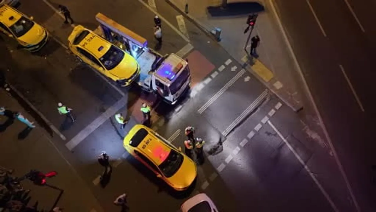 Direksiyon hakimiyetinin kaybı beyoğlu'nda sekiz araçlık zincirlemeye yol açtı