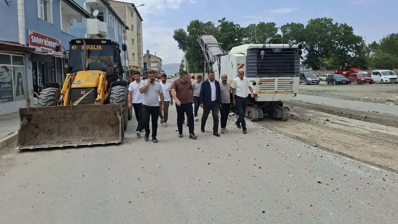Diyadin merkezinde 4 kilometrelik yol ağı sıcak asfalta kavuşuyor