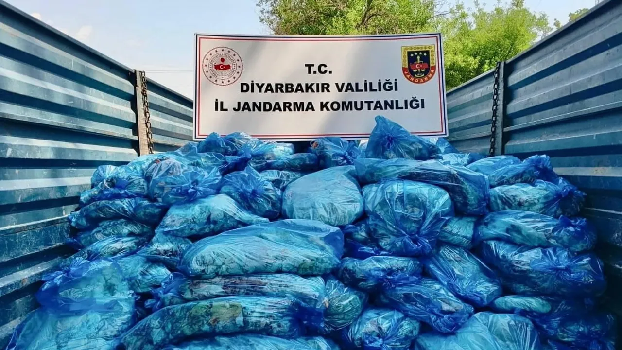 Diyarbakır'da denetimde menşei belli olmayan yaklaşık 3 ton iç yağ ele geçirildi