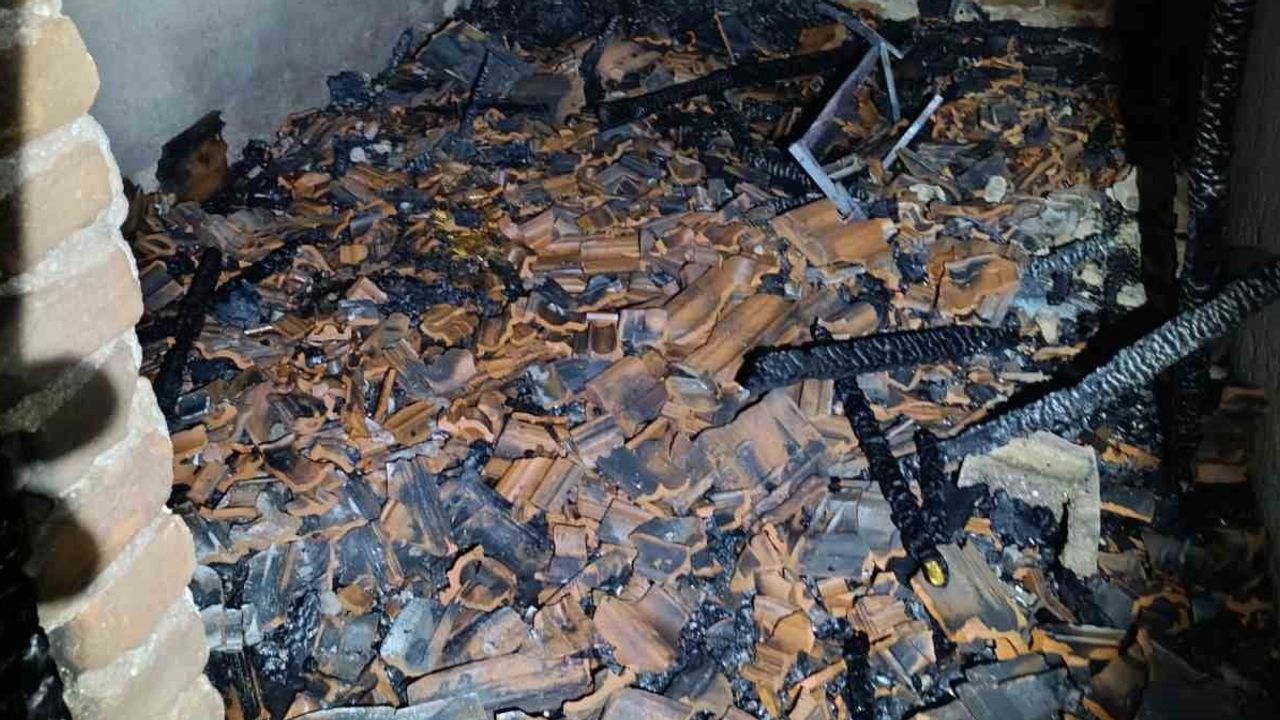 Diyarbakır'da iki noktada çıkan yangınlarda 4 kişi tahliye edildi