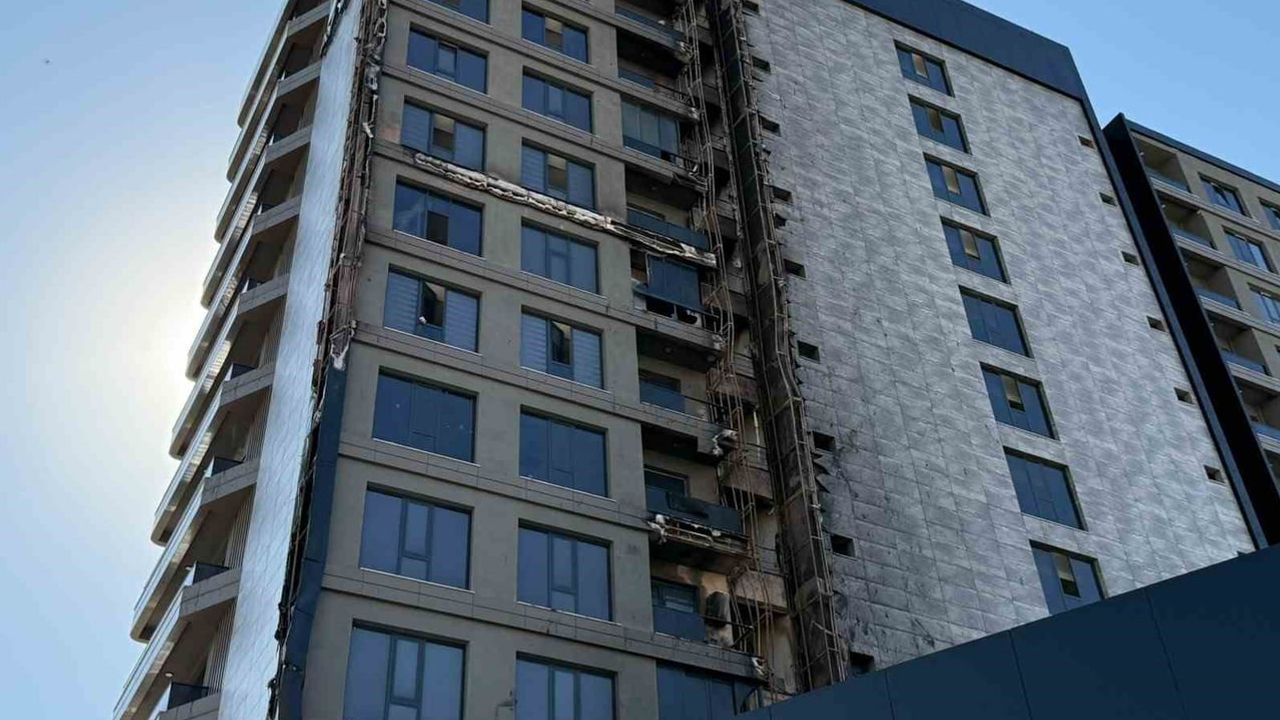 Diyarbakır'da plaza yangını: drone görüntüleri hasarın boyutunu gösterdi