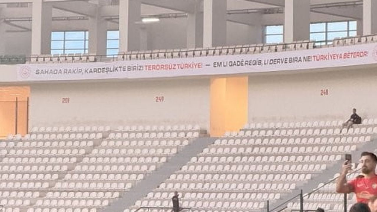 Diyarbakır'da sahaya kardeşlik mesajı: 'terörsüz Türkiye' pankartı