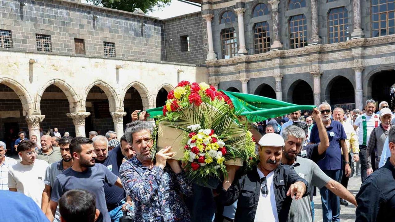 Diyarbakır'da siyasi yaşamına veda: Mehdi Zana için tören