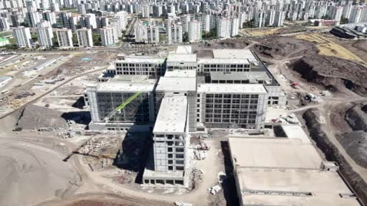 Diyarbakır sağlık altyapısını genişleten projelerle bölgeye hizmet götürüyor