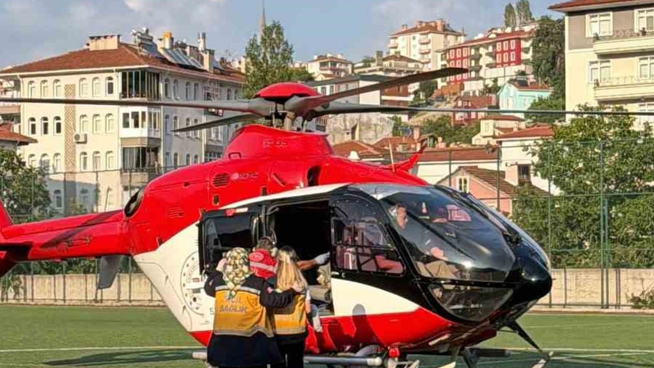 Doğanyurt'ta kaynar suyla yanan bebek tedavi için helikopterle sevk edildi