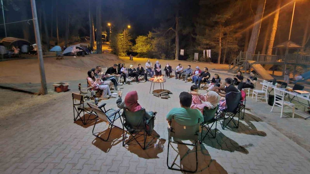 Doğayla iç içe anlar: Kütahya Çamlıca Tabiat Parkı'nda aile kampı