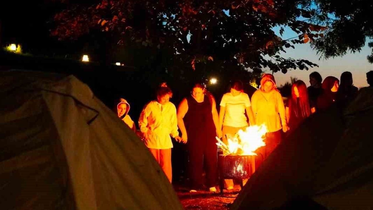 Doğayla iç içe: gençler Aydınpınar'da kamp deneyimi yaşadı