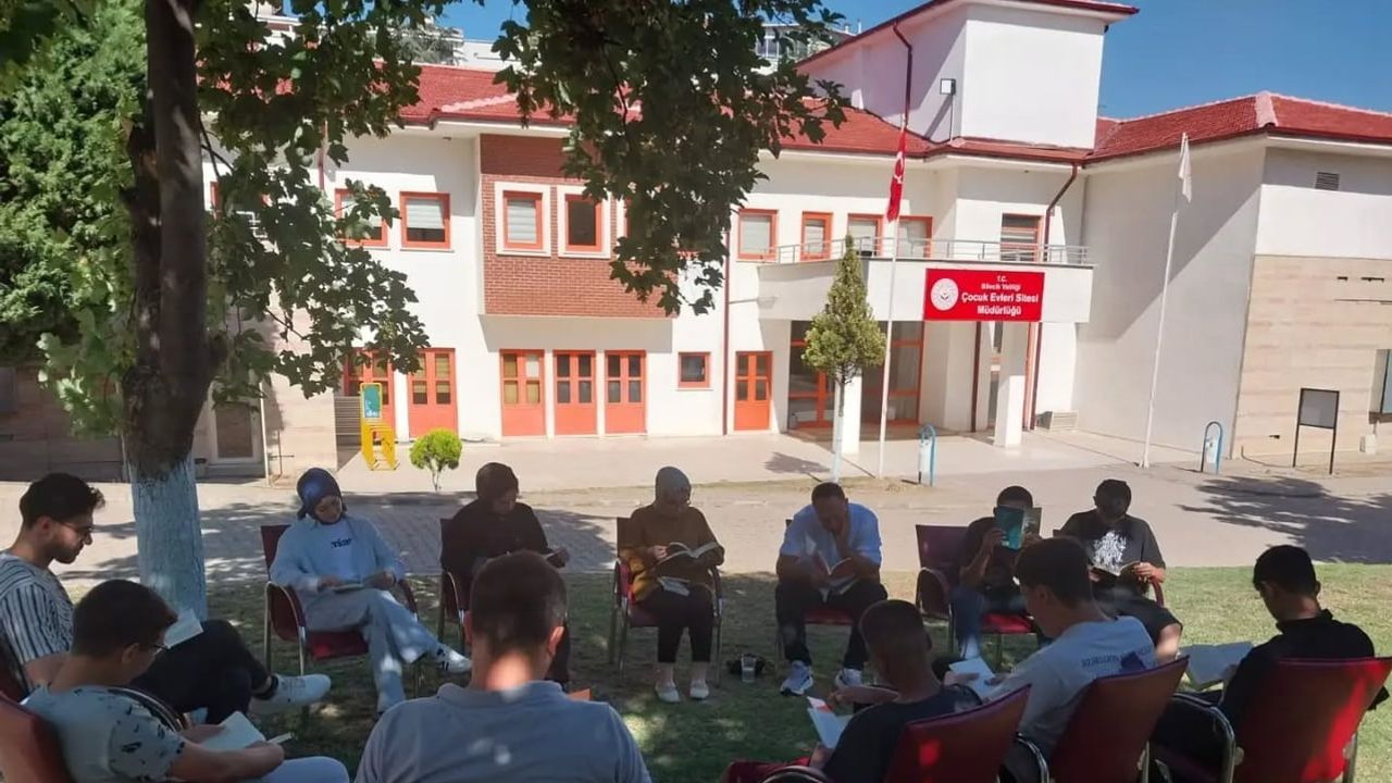 Doğayla iç içe kitap keyfi: koruma altındaki çocuklar Bilecik'te buluştu