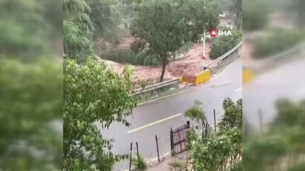 Doğuda artan yağışlar Zhejiang'de evin çökmesine neden oldu, aramalar sürüyor