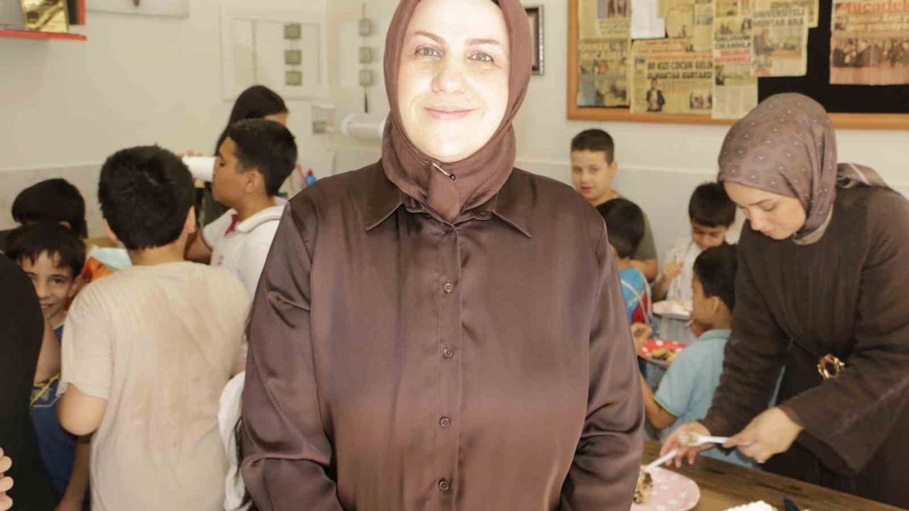 Doğum günü hiç kutlanmamış çocuklara ilk mum üfleme sevinci