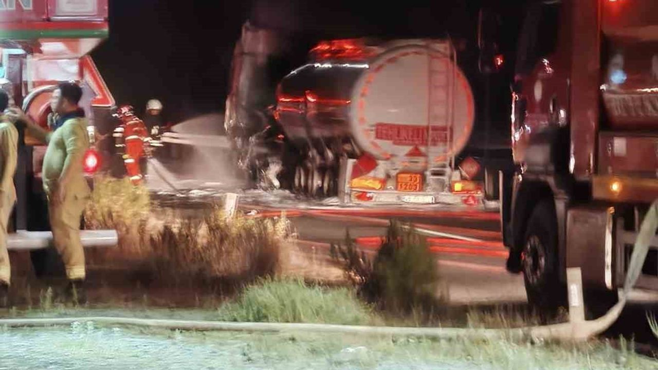 Döğüşbelen'de tanker yangını ormana sıçradı, ekipler kontrol sağladı