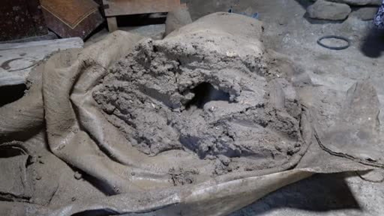 Dölek çamurunu yaşatan ustalar ve mimarın seramik hamlesi