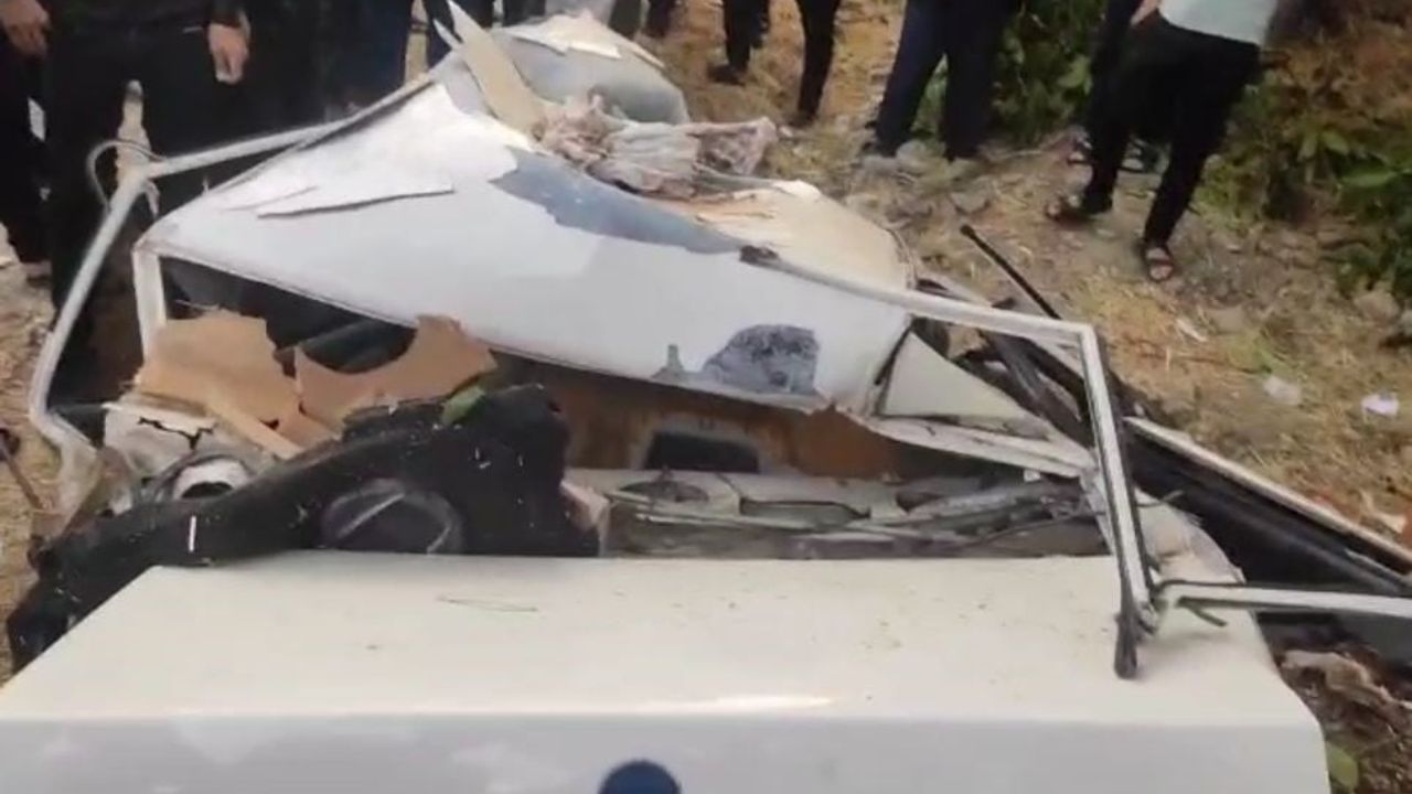 Dönüklü Mahallesi'nde ağaca çarpan otomobilde bir kişi hayatını kaybetti