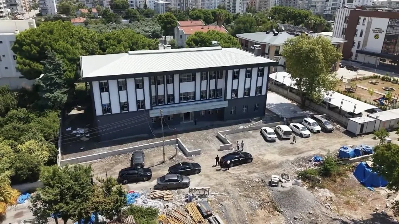 Dörtyol'a yeni sosyal hizmet merkezi: Masatlı inşaatta çalışmaları yerinde inceledi