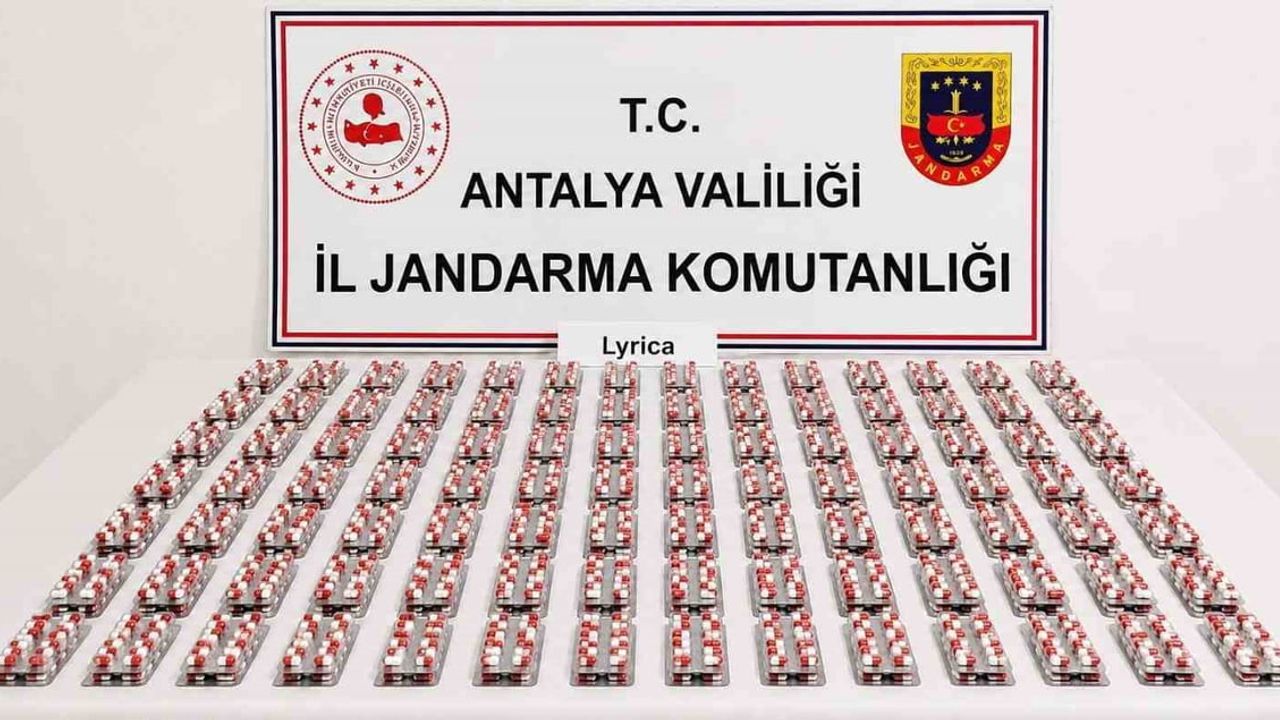 Döşemealtı’nda eş zamanlı aramada bin 24 uyuşturucu hapla 5 kişi gözaltında