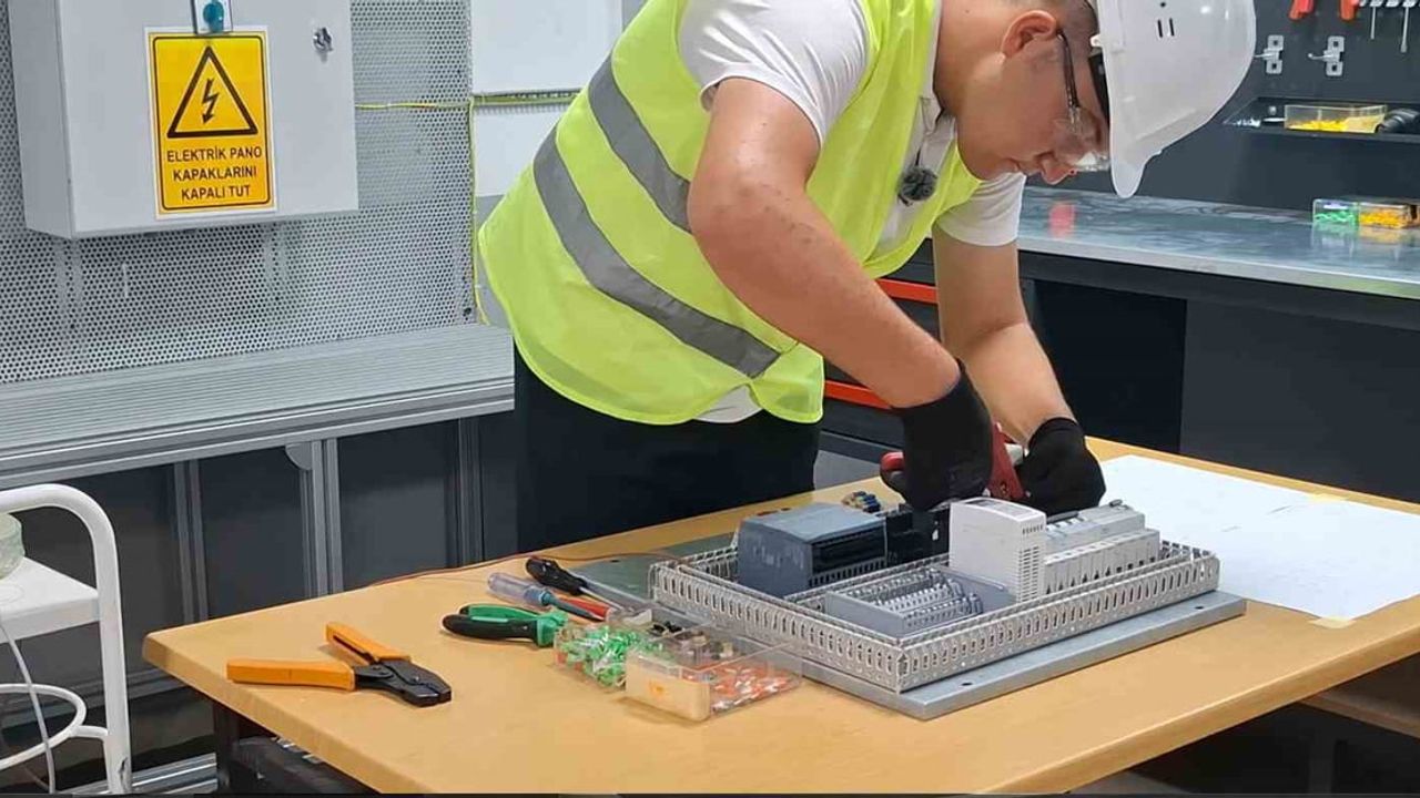 Dostek koleji öğrencileri TEKNOFEST finallerinde bölgeyi temsil edecek