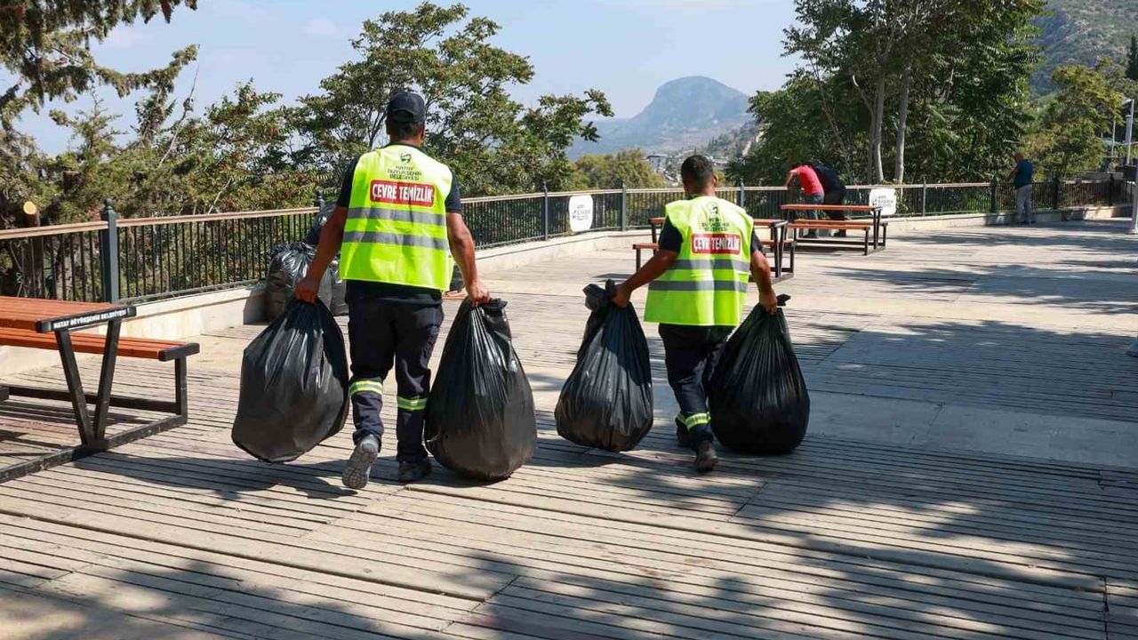 Döver seyir terası'nda yeniden nefes: torbalarca çöp toplandı