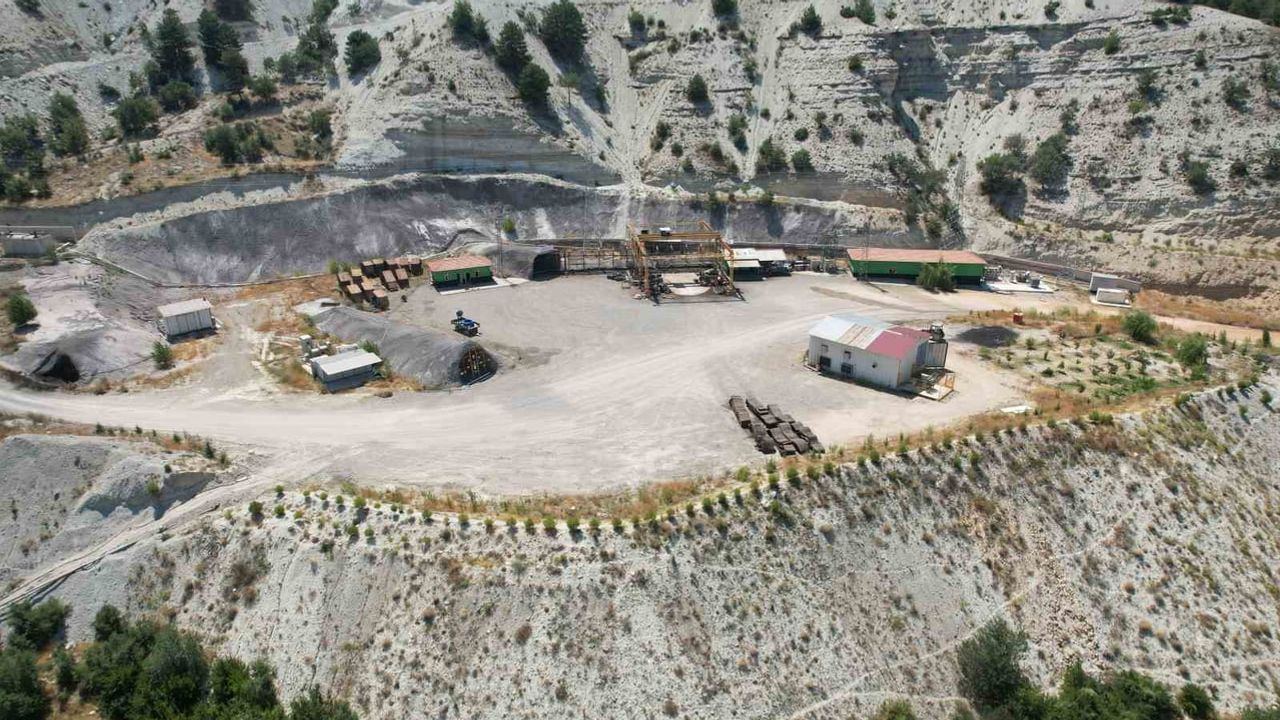Dron görüntüleri Nallıhan madenindeki göçüğün boyutlarını gösterdi