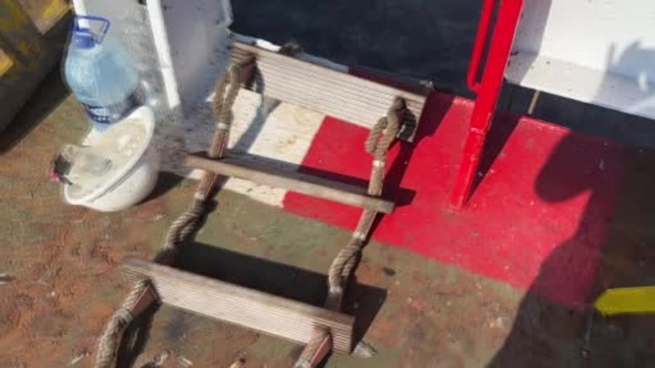Dron saldırısından ağır hasar gören ro-ro Nadezhda Samsun'a çekildi