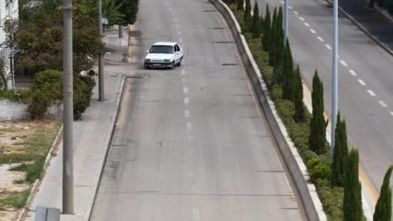 Drone kaydetti: denetimden kaçan sürücü yolcusuyla yer değiştirdi